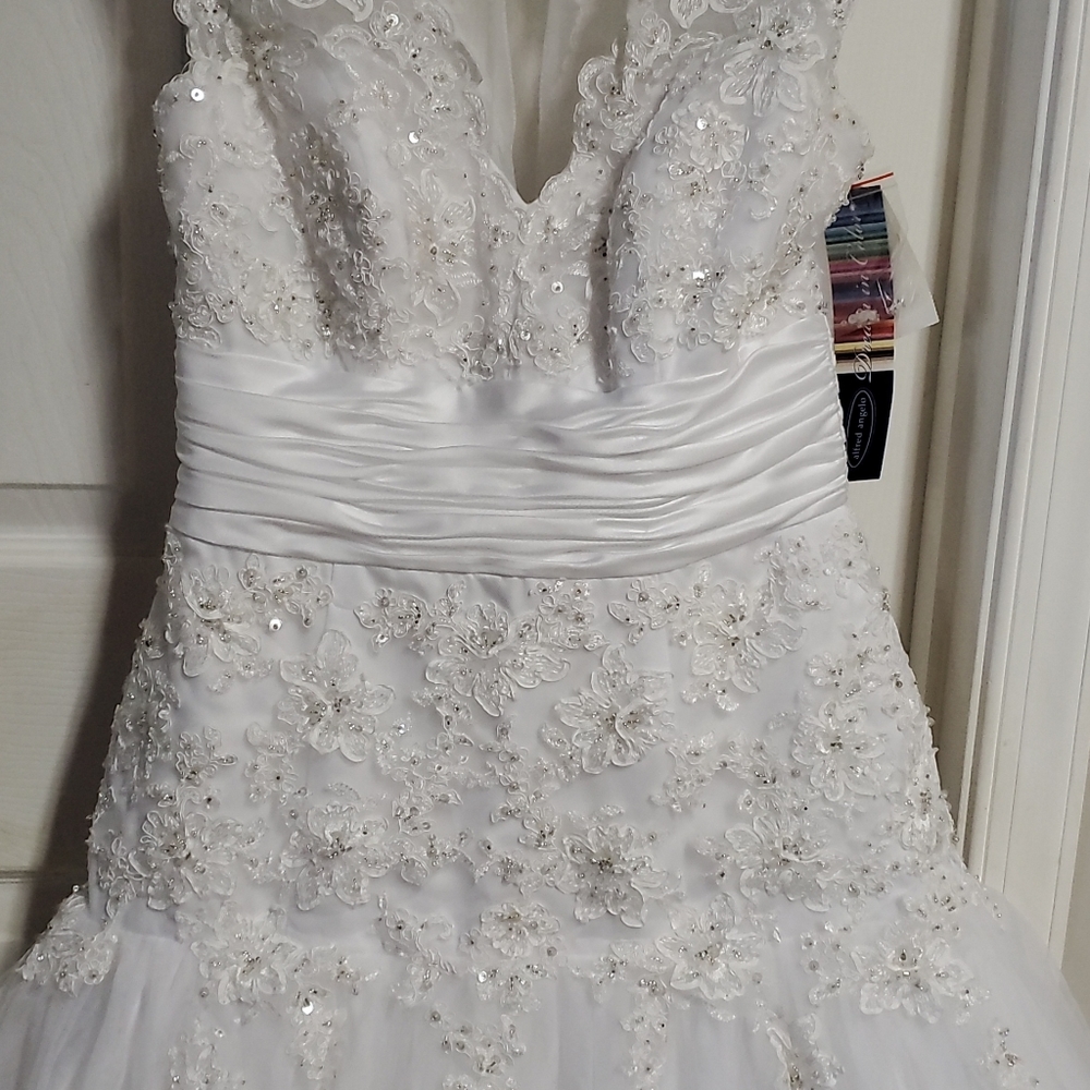 Alfred Angelo Wedding dress size 4 - Picture 3 of 6